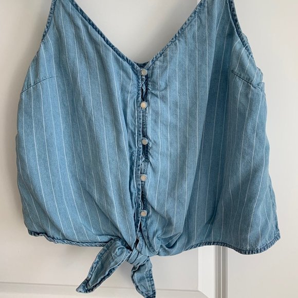 $10 for 2 SLEEVELESS TOP (Size M） - Picture 2 of 6